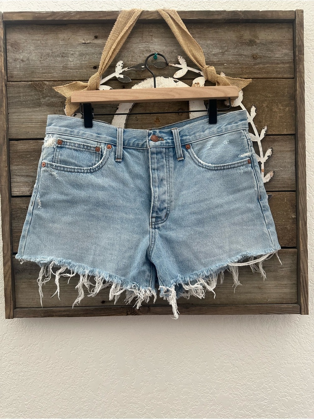 Madewell Relaxed Denim Shorts Blue Distressed Denim Cutoff size 28 MC640‎